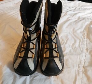 Sorel Black and Tan Boots